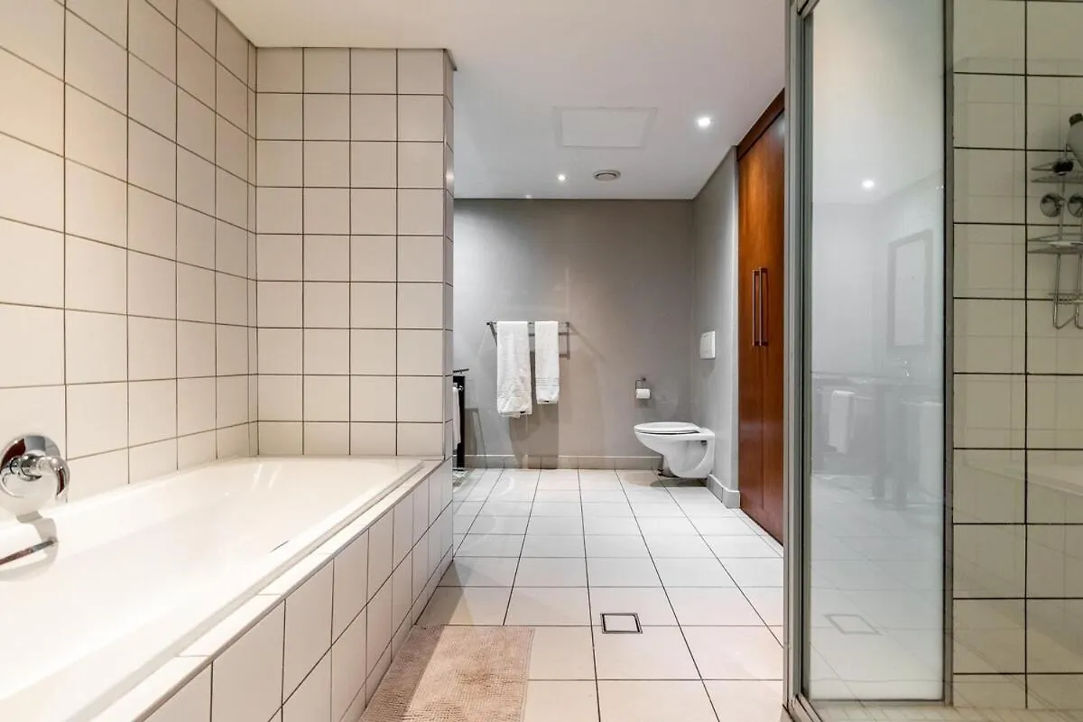 Comfort In The Heart Of Ct With Parking, Aircon Kapstadt