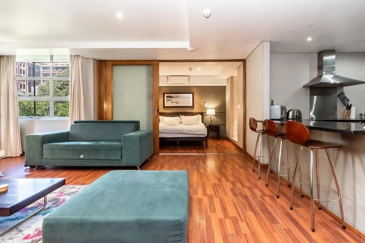 Comfort In The Heart Of Ct With Parking, Aircon Kapstadt